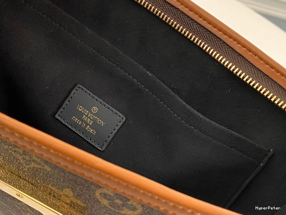 LOUIS CHANELUTCH VUITTON 0824